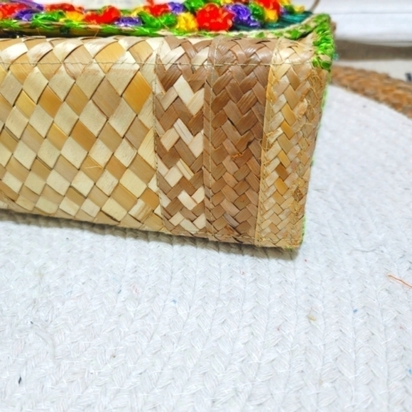 HANDMADE STRAW SHOULDER BAG, REAL SHELLS & EMBROIDERED COLORED STRAW DETAILS - Picture 10 of 16